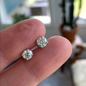14k diamond stud earrings 1.25 Ct. Tw.